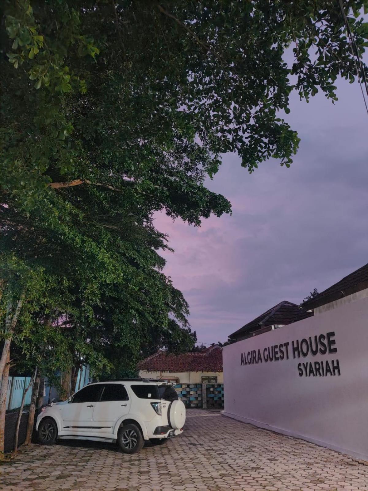 Algira Guest House Gunungbatu Syariah Cimanggu Exterior foto